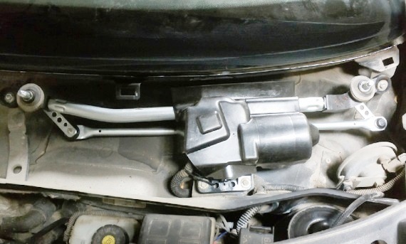 Замена трапеции стеклоочистителя в сборе